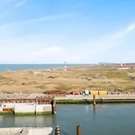 Apartment Lighthouse View - Pier Facing With Garage *